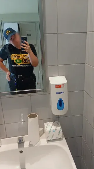 Helle, 24